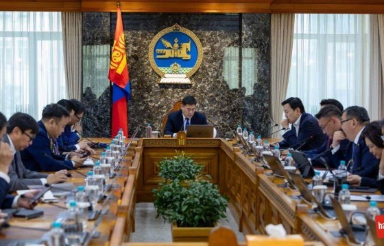 Засгийн татвар, нийгмийн даатгалын хуулийн төслүүдийг хэлэлцэж байна